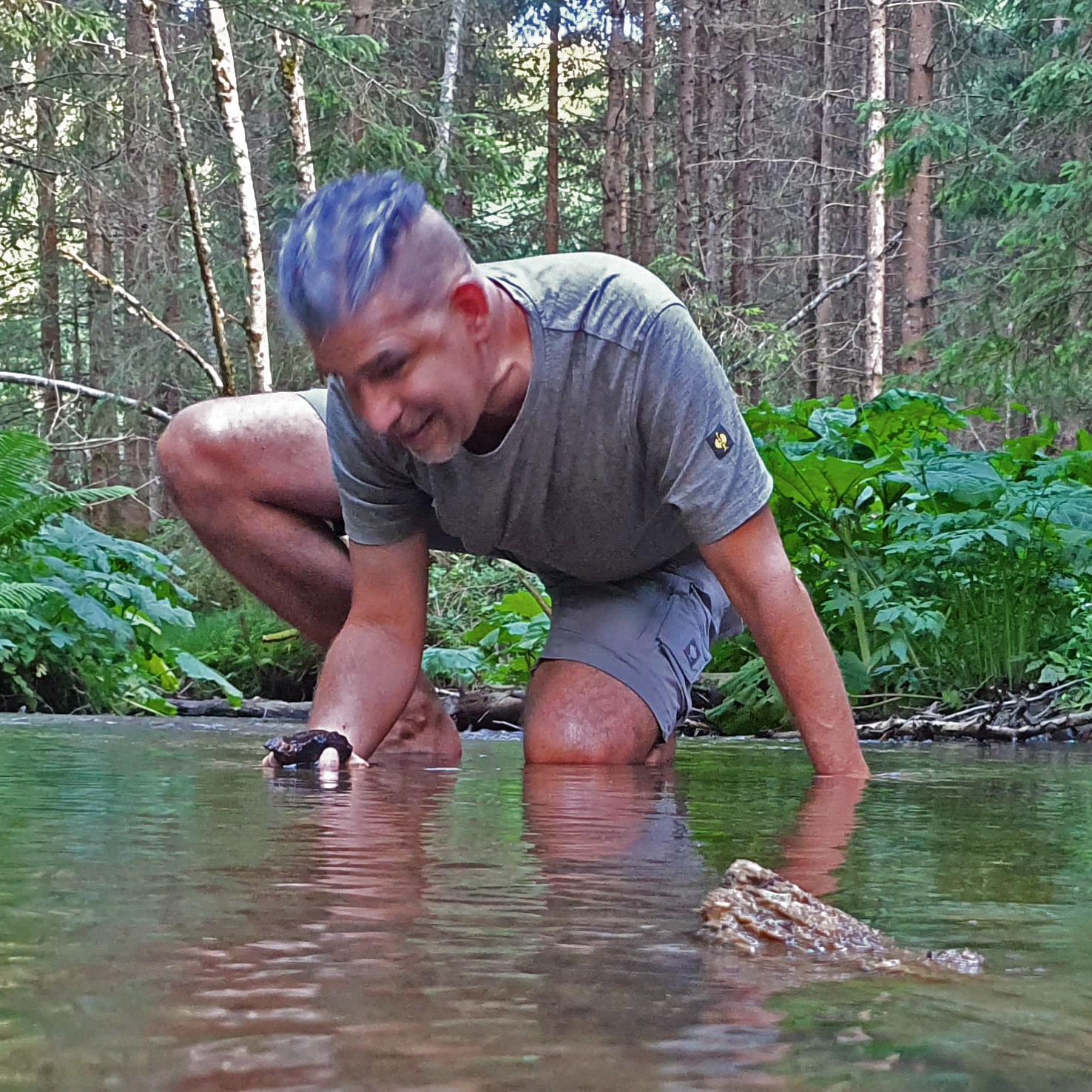 Matthias Exl im Bach im Wald